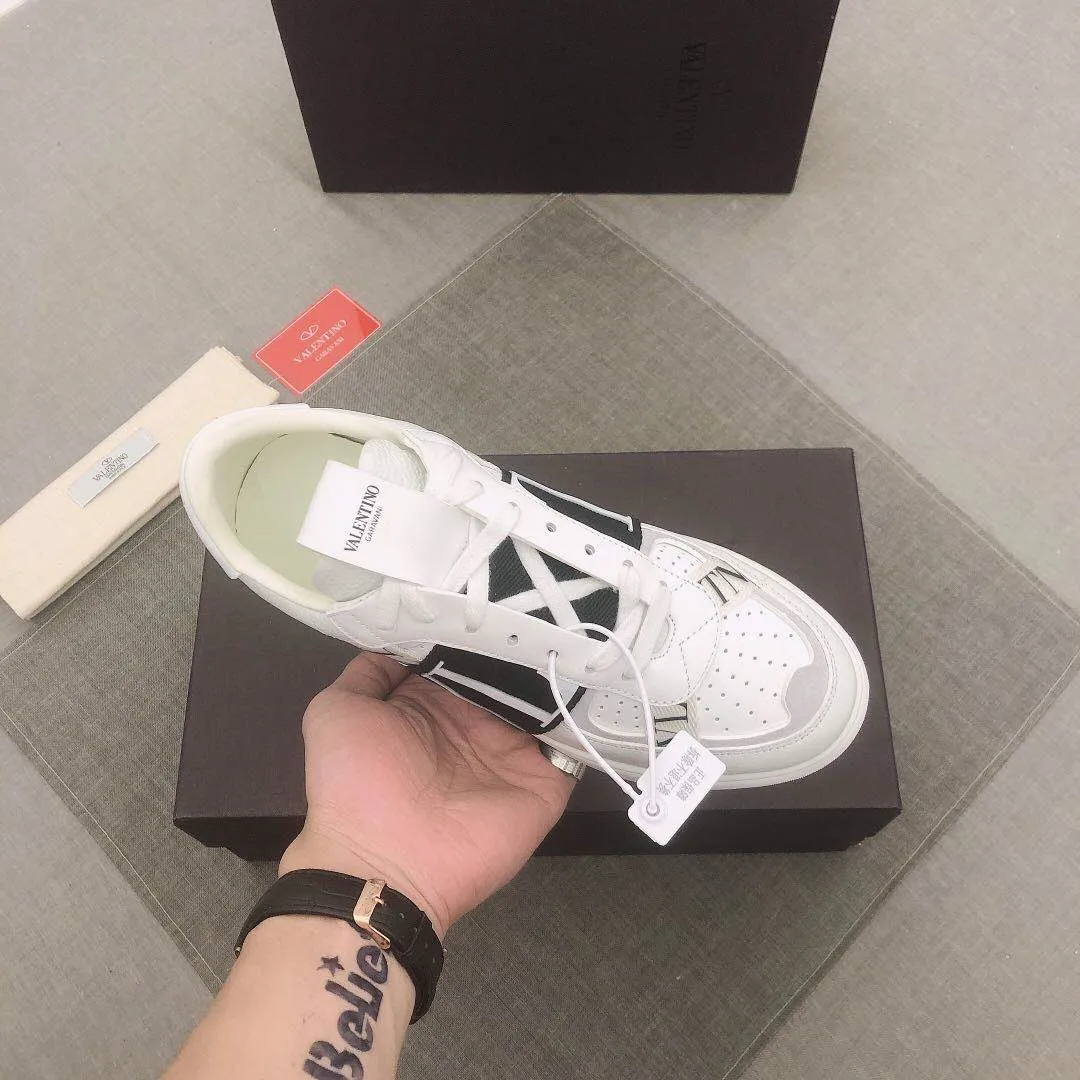 P440▫️V L7N spring and summer 🆕calf leather strap sneakers, no man should be able to refuse this style, classic color, so handsome! Purchase a high-precision replica of the original version to instantly sell off the market currency! 6 VLTN logo rubber effect straps - Valentino Garavani Logo printed on the back and tongue, all materials are customized to ensure quality! Size: 38/45 No. 018